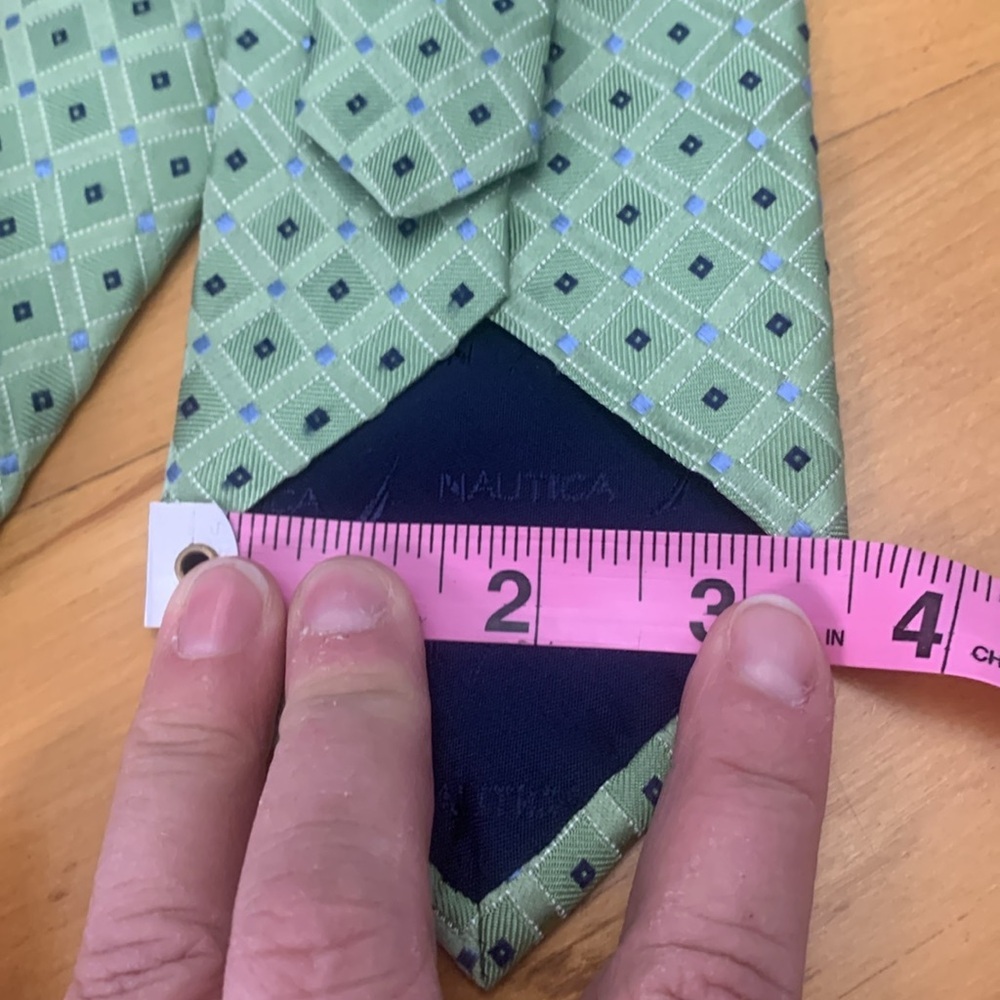 Nautica Lime Green 100% silk tie made in USA diamond pattern 59" EUC - Picture 6 of 9